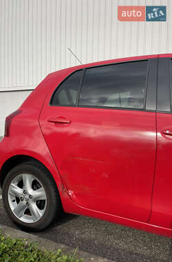 Хетчбек Toyota Yaris 2006 в 