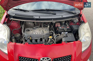 Хетчбек Toyota Yaris 2006 в 