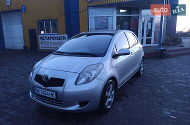 Хетчбек Toyota Yaris 2007 в Березному