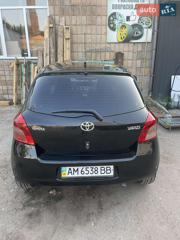 Хэтчбек Toyota Yaris 2005 в Житомире
