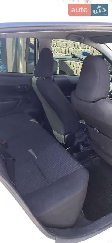Хэтчбек Toyota Yaris 2012 в Кропивницком