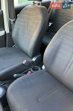 Хэтчбек Toyota Yaris 2006 в 