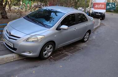 Седан Toyota Yaris 2007 в Києві