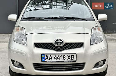 Хетчбек Toyota Yaris 2011 в Києві