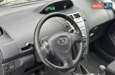 Хетчбек Toyota Yaris 2011 в Києві