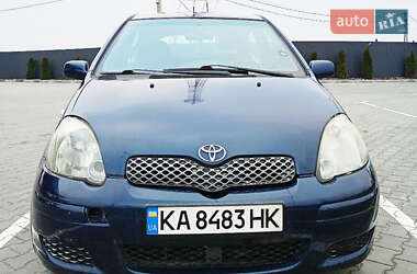 Хэтчбек Toyota Yaris 2003 в 