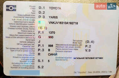 Хэтчбек Toyota Yaris 2003 в 