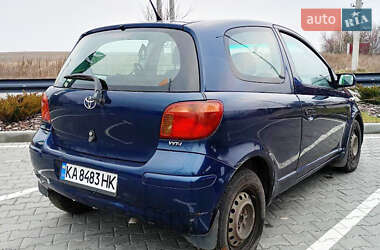 Хэтчбек Toyota Yaris 2003 в 