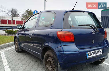 Хэтчбек Toyota Yaris 2003 в 