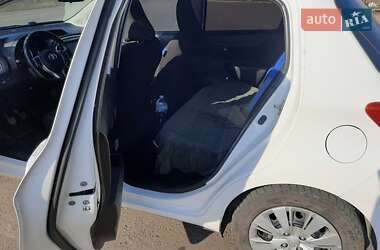 Хэтчбек Toyota Yaris 2012 в Березовке