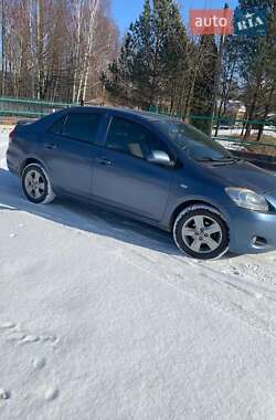 Седан Toyota Yaris 2007 в Пулинах