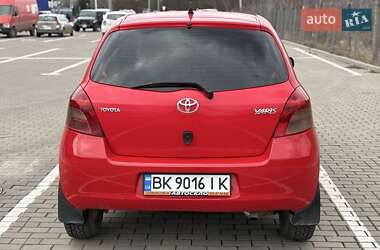 Хэтчбек Toyota Yaris 2006 в Дубно