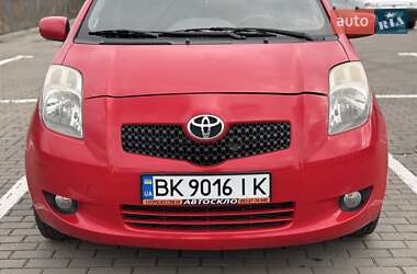 Хэтчбек Toyota Yaris 2006 в Дубно