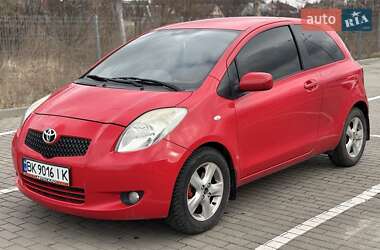 Хэтчбек Toyota Yaris 2006 в Дубно