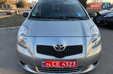 Хэтчбек Toyota Yaris 2006 в Городке