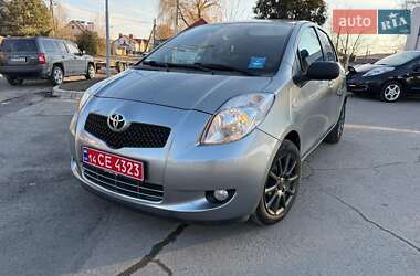 Хэтчбек Toyota Yaris 2006 в Городке