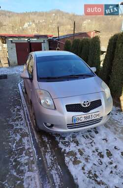 Хэтчбек Toyota Yaris 2008 в 