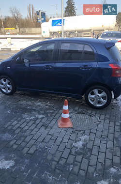 Хэтчбек Toyota Yaris 2008 в Киеве