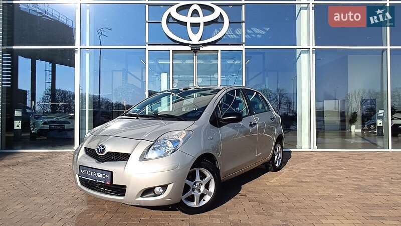 Хэтчбек Toyota Yaris 2011 в Киеве