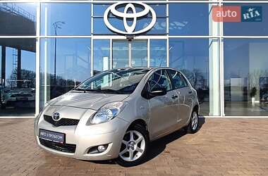 Хэтчбек Toyota Yaris 2011 в Киеве