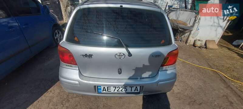 Хэтчбек Toyota Yaris 2004 в Магдалиновке