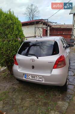 Хэтчбек Toyota Yaris 2008 в 
