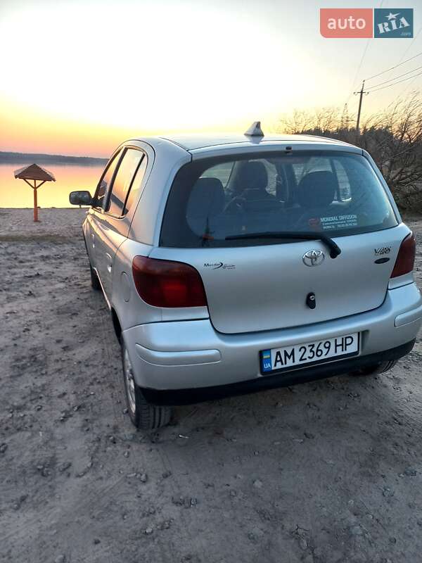 Хэтчбек Toyota Yaris 2003 в Малине