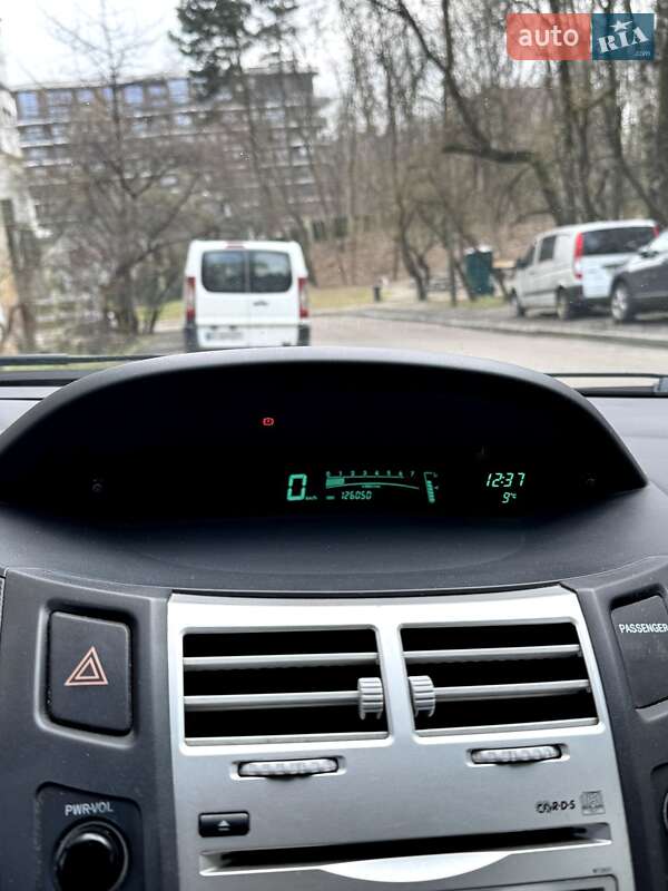 Хэтчбек Toyota Yaris 2007 в Львове