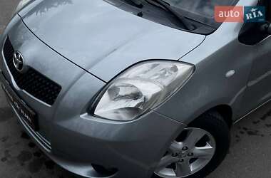 Хэтчбек Toyota Yaris 2007 в 
