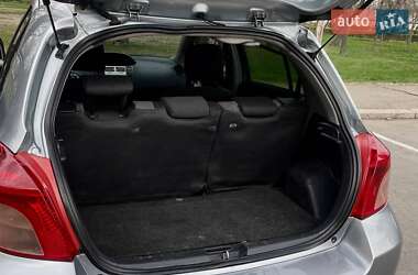 Хэтчбек Toyota Yaris 2007 в 