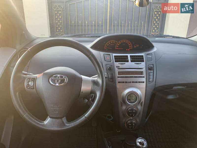 Хэтчбек Toyota Yaris 2010 в Черкассах