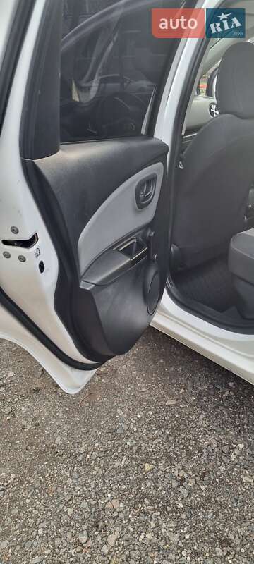 Хетчбек Toyota Yaris 2016 в Харкові