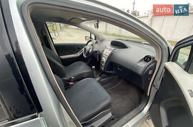Хэтчбек Toyota Yaris 2008 в 