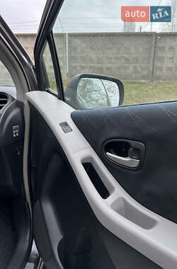 Хэтчбек Toyota Yaris 2008 в 
