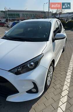 Хэтчбек Toyota Yaris 2021 в 