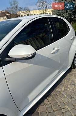 Хэтчбек Toyota Yaris 2021 в 