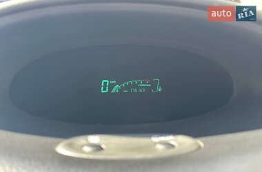 Хэтчбек Toyota Yaris 2003 в 