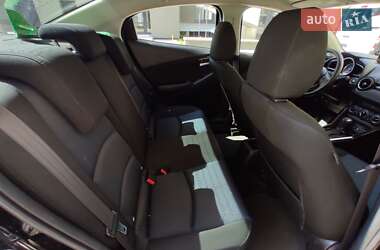 Седан Toyota Yaris 2015 в 