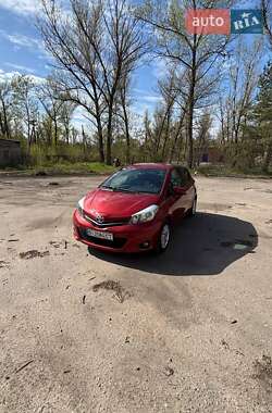 Хэтчбек Toyota Yaris 2011 в 