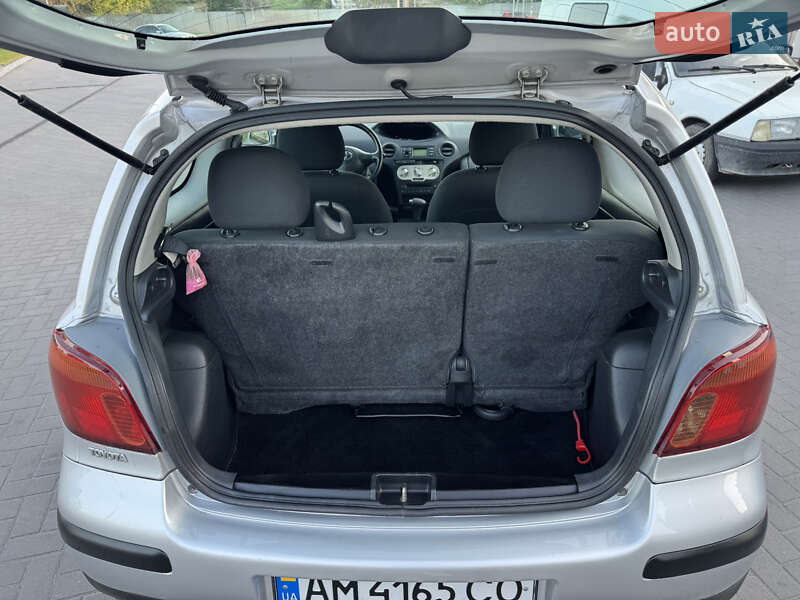 Хэтчбек Toyota Yaris 2005 в Каменском
