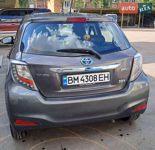 Хэтчбек Toyota Yaris 2013 в Каменском фото 6 Хэтчбек Toyota Yaris 2013 в Каменском