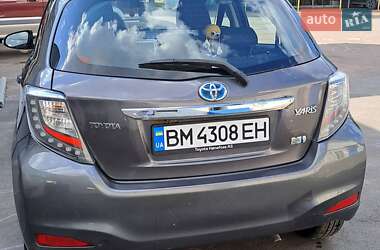 Хэтчбек Toyota Yaris 2013 в 