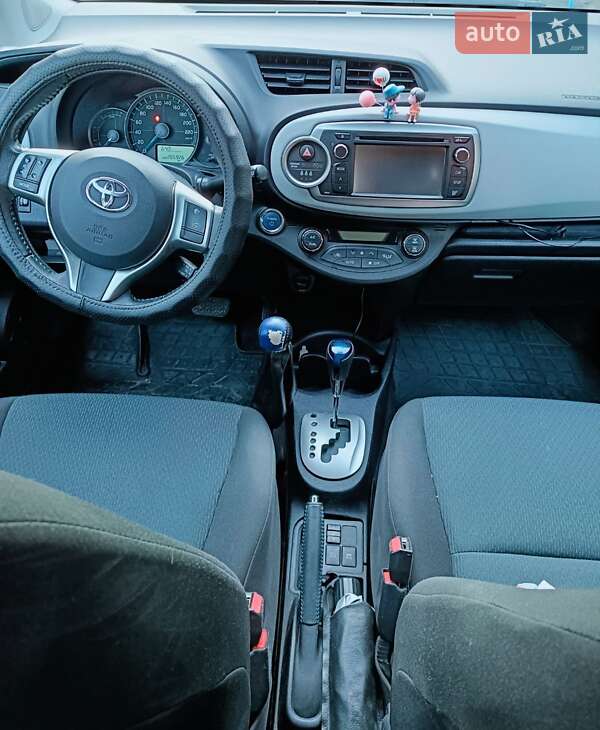 Хэтчбек Toyota Yaris 2013 в Каменском фото 10 Хэтчбек Toyota Yaris 2013 в Каменском