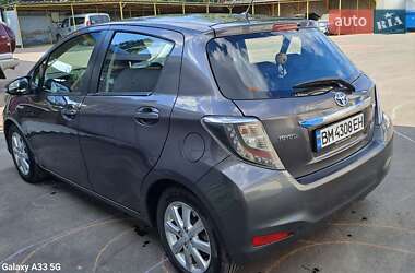 Хэтчбек Toyota Yaris 2013 в 