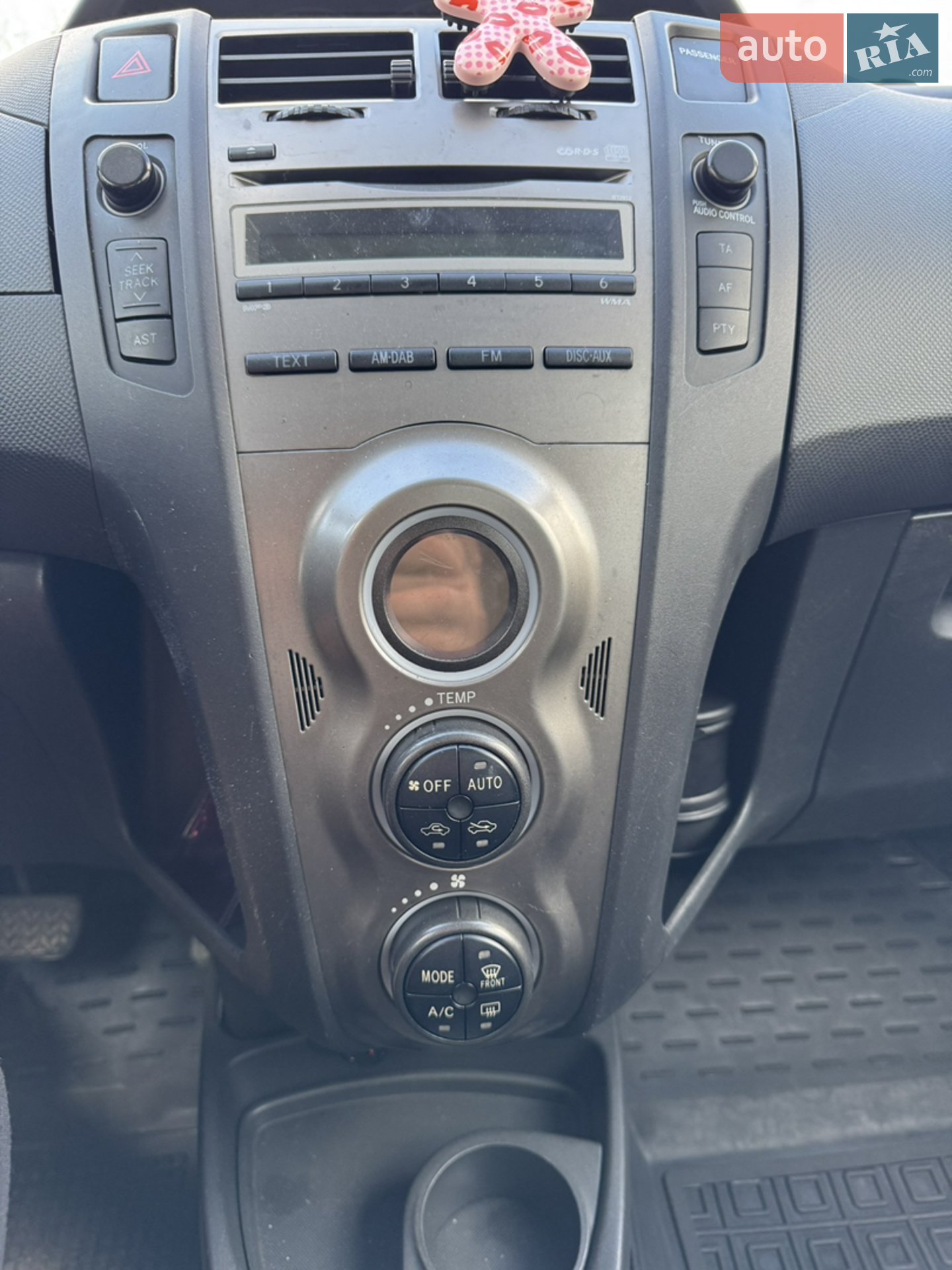 2010 Toyota Yaris - мініатюра 15