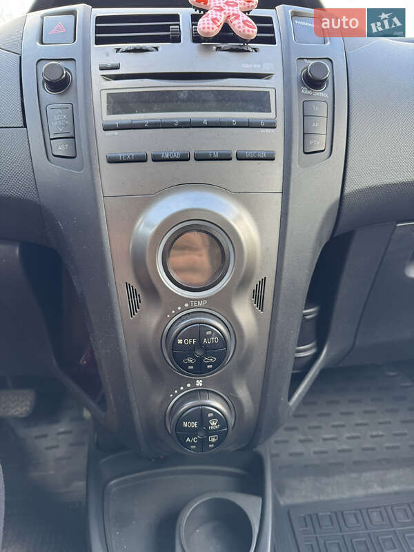 Хетчбек Toyota Yaris 2010 в Львові