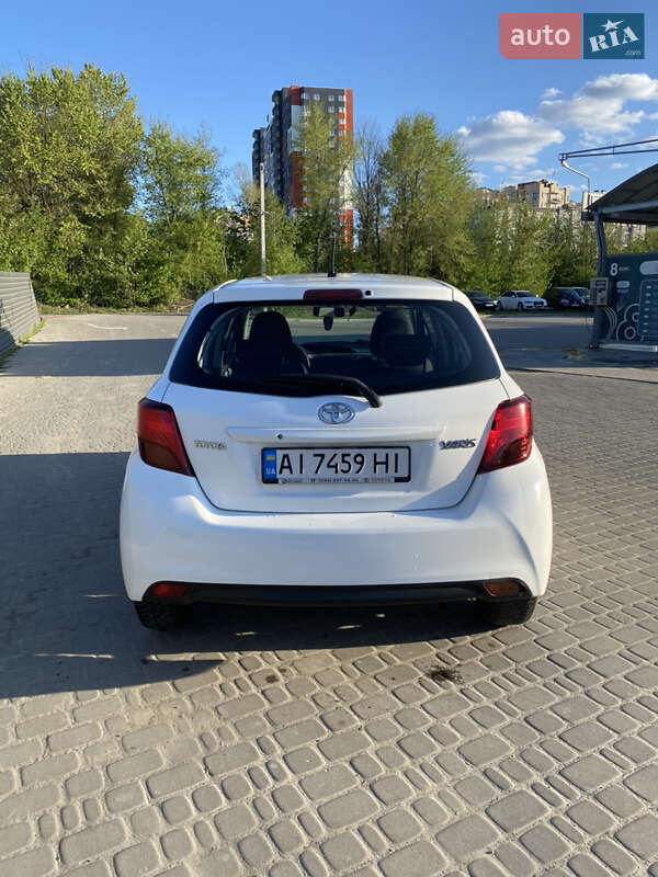 Хэтчбек Toyota Yaris 2014 в Ирпене