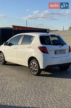 Хэтчбек Toyota Yaris 2014 в 