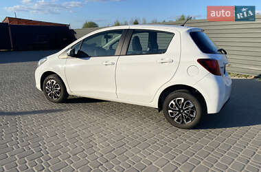 Хэтчбек Toyota Yaris 2014 в 