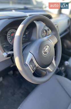 Хэтчбек Toyota Yaris 2014 в 